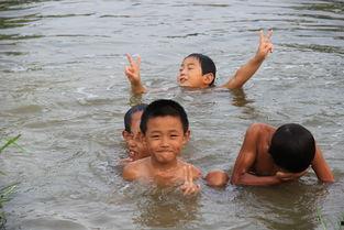 小河游泳视频,捕捉夏日清凉瞬间