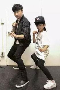 林秋楠压腿哭的视频